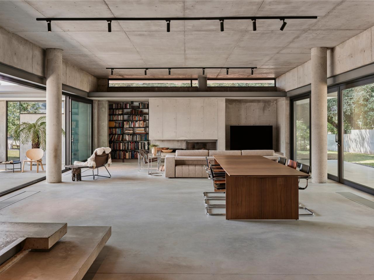 森林流经的房子混凝土和玻璃相结合度假别墅设计