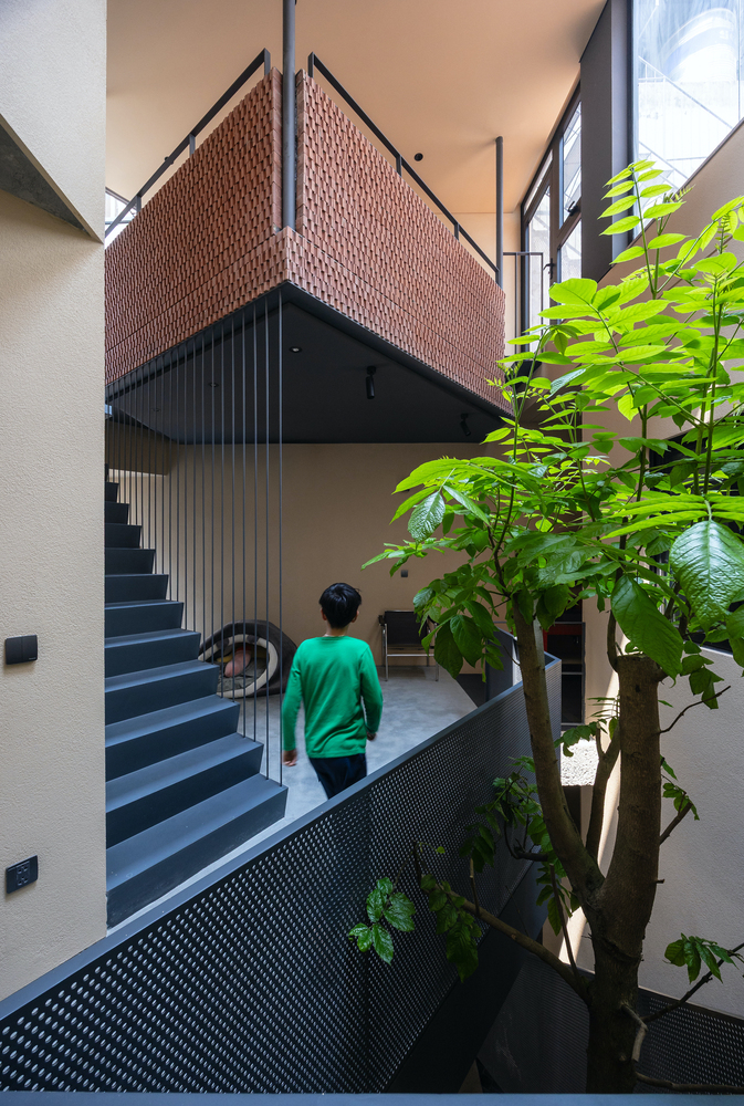 城市小巷夹缝中的山谷秘境承载亲情时光的别墅设计