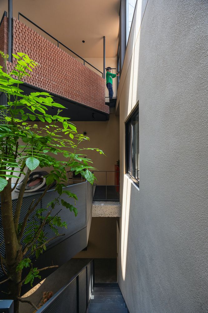 城市小巷夹缝中的山谷秘境承载亲情时光的别墅设计