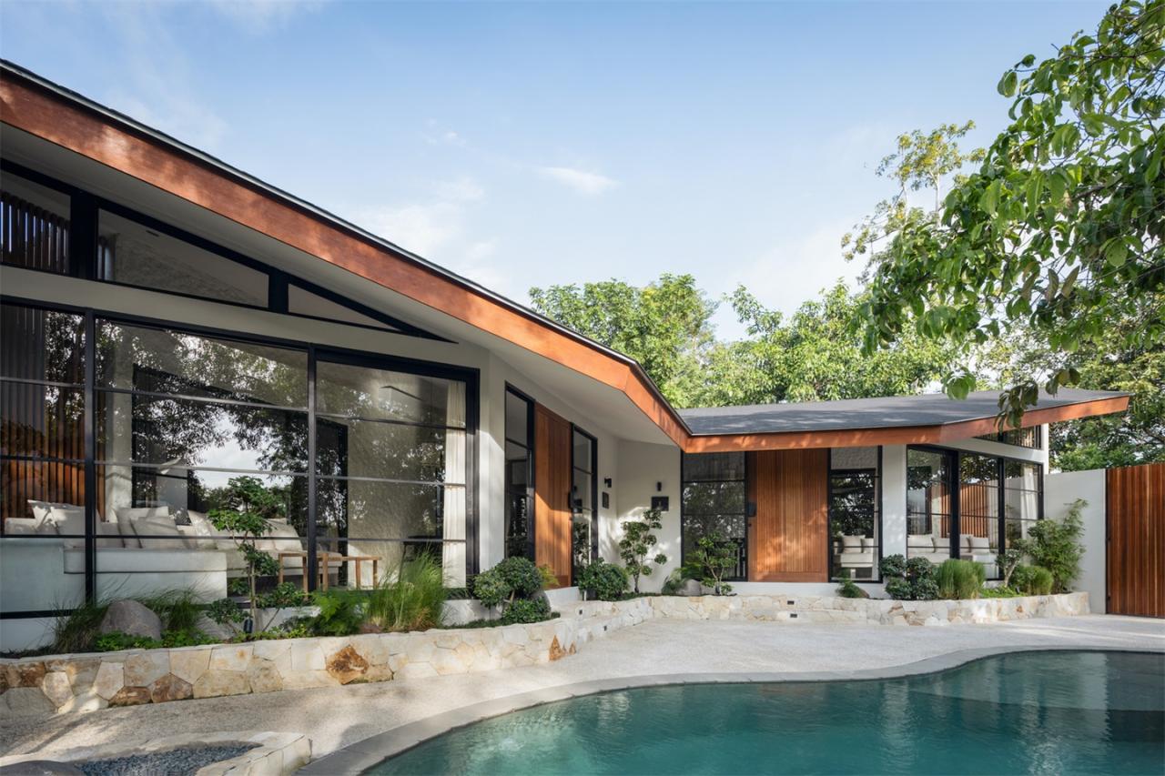 诗意森林里的侘寂之境翻转屋顶下的自然别墅设计