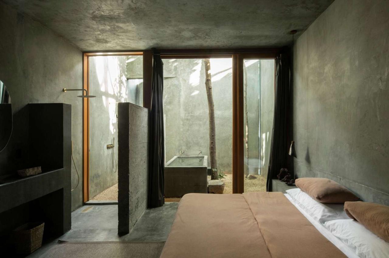 从天然井与洞穴汲取灵感光影交织下感知时间的度假屋设计