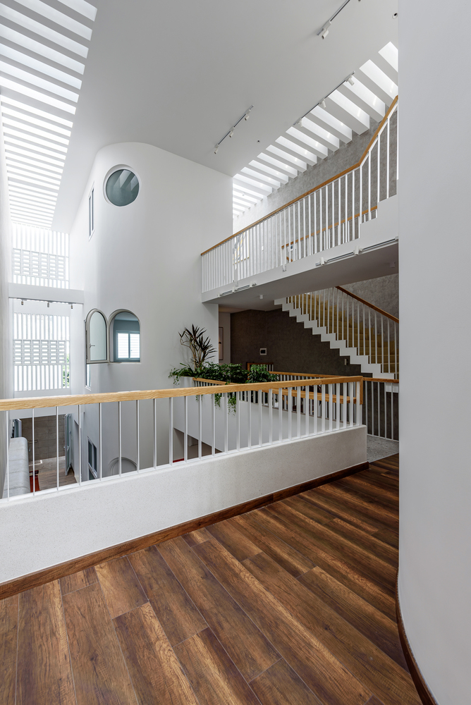 回归老街区的温暖森林露营灵感下的暮年居所别墅设计