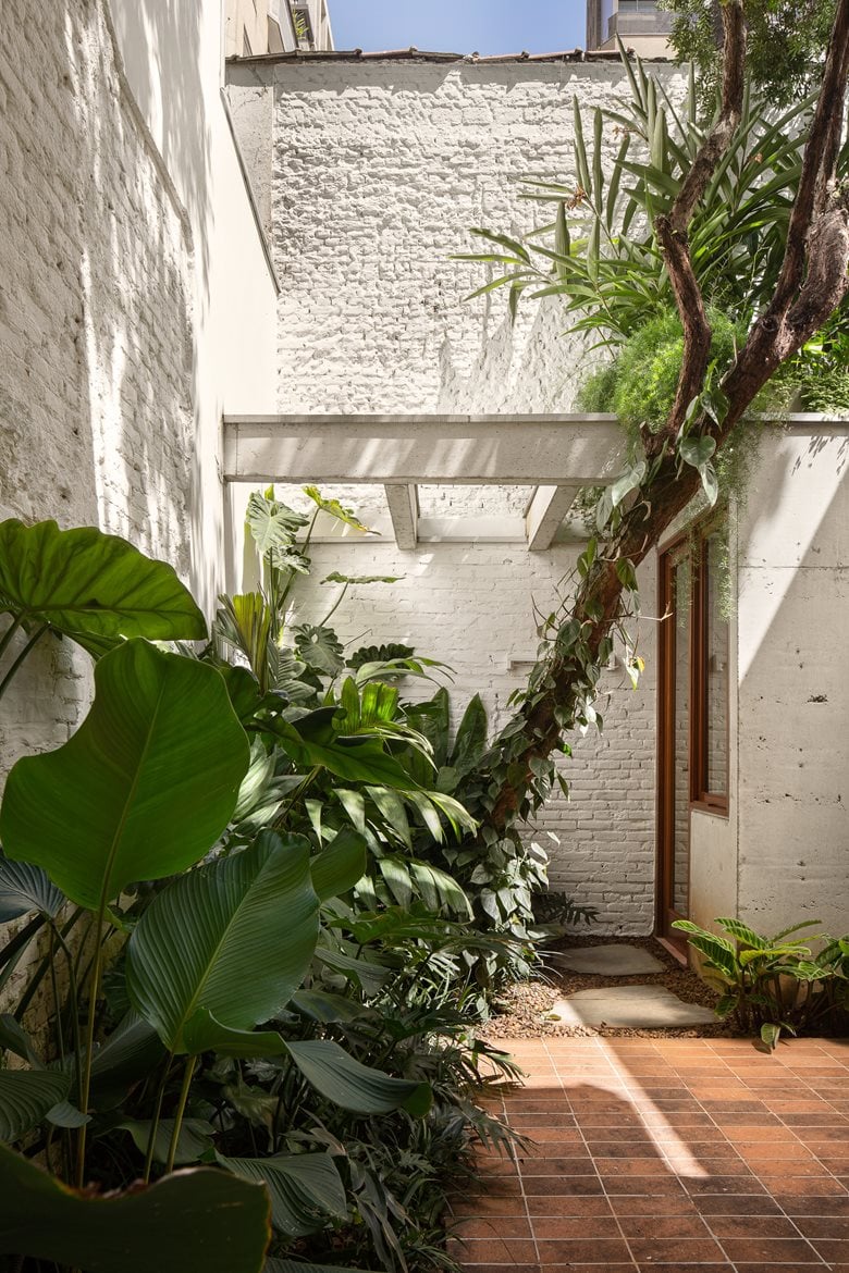 唤醒情感记忆重塑宁静生活简约质朴的别墅改造设计