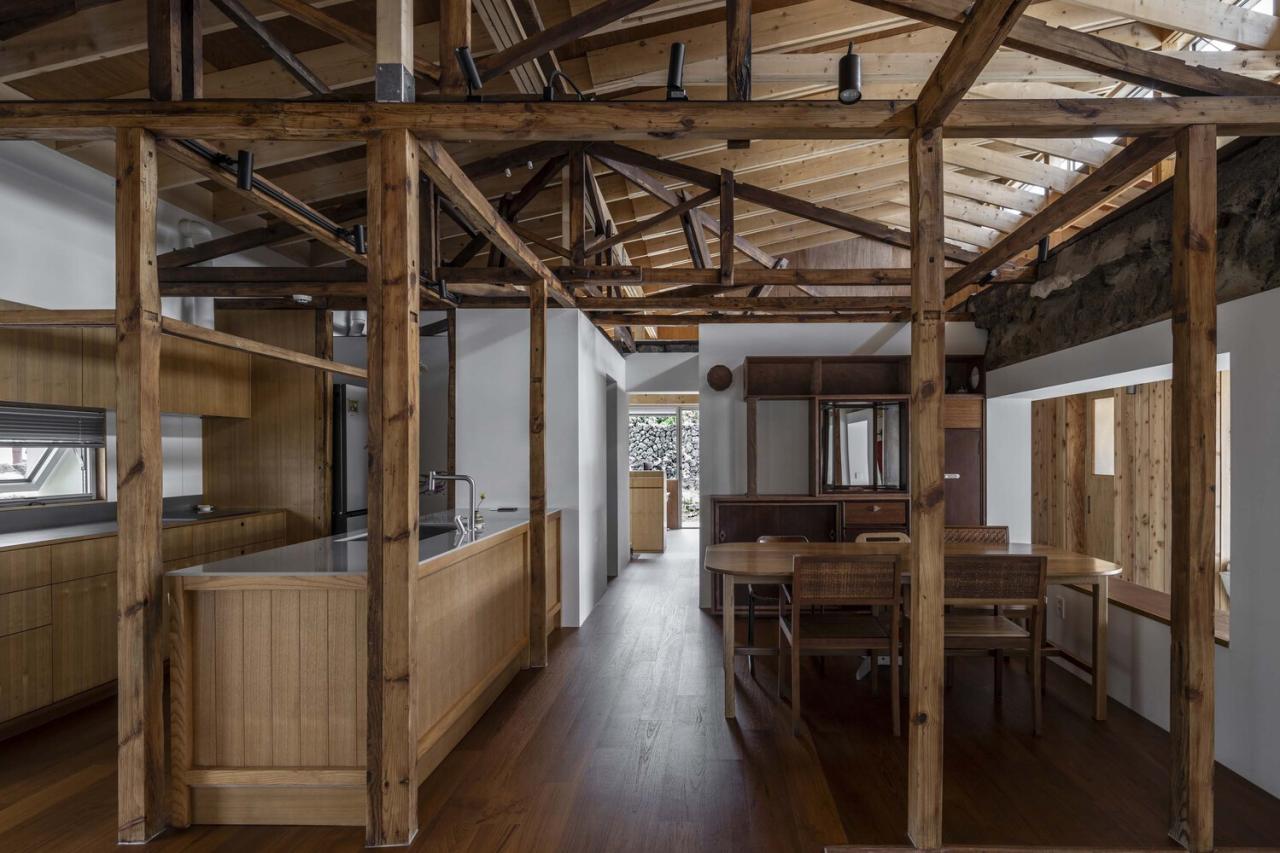 济州岛老房的新生新旧结构交织续写传统居住记忆的住宅设计