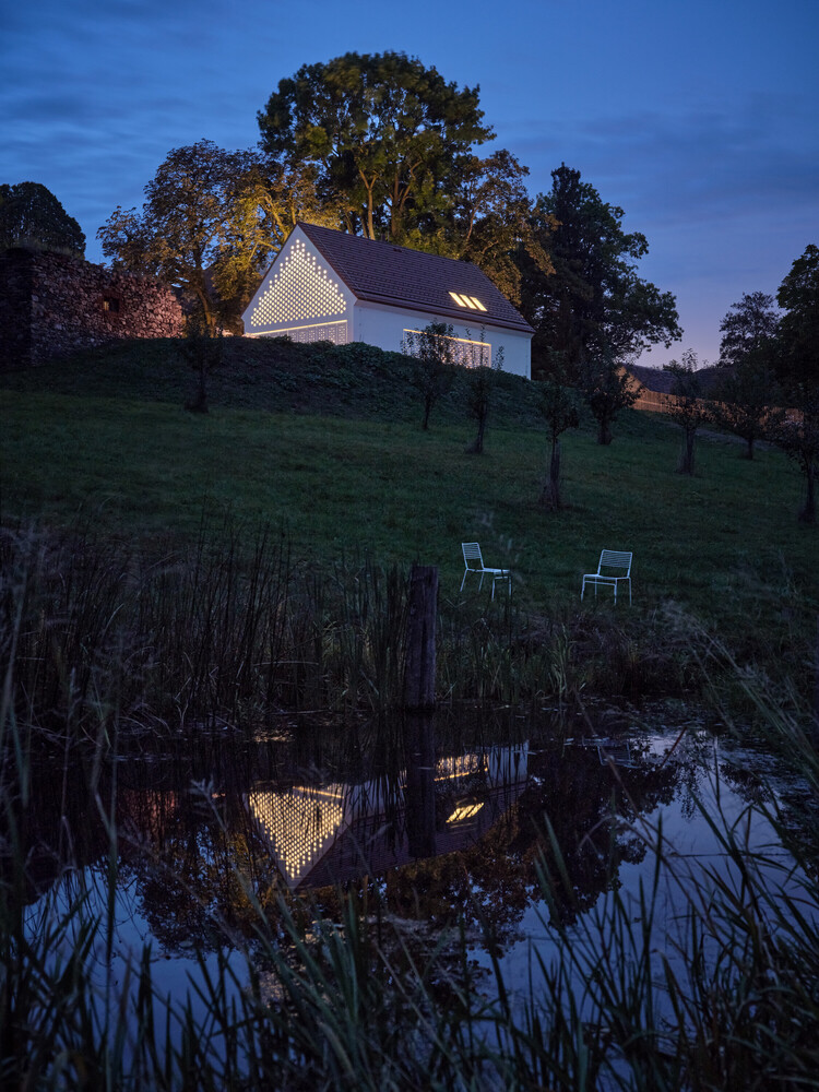 寻迹历史与自然致敬巴洛克与宗教灵感的神圣氛围住宅设计