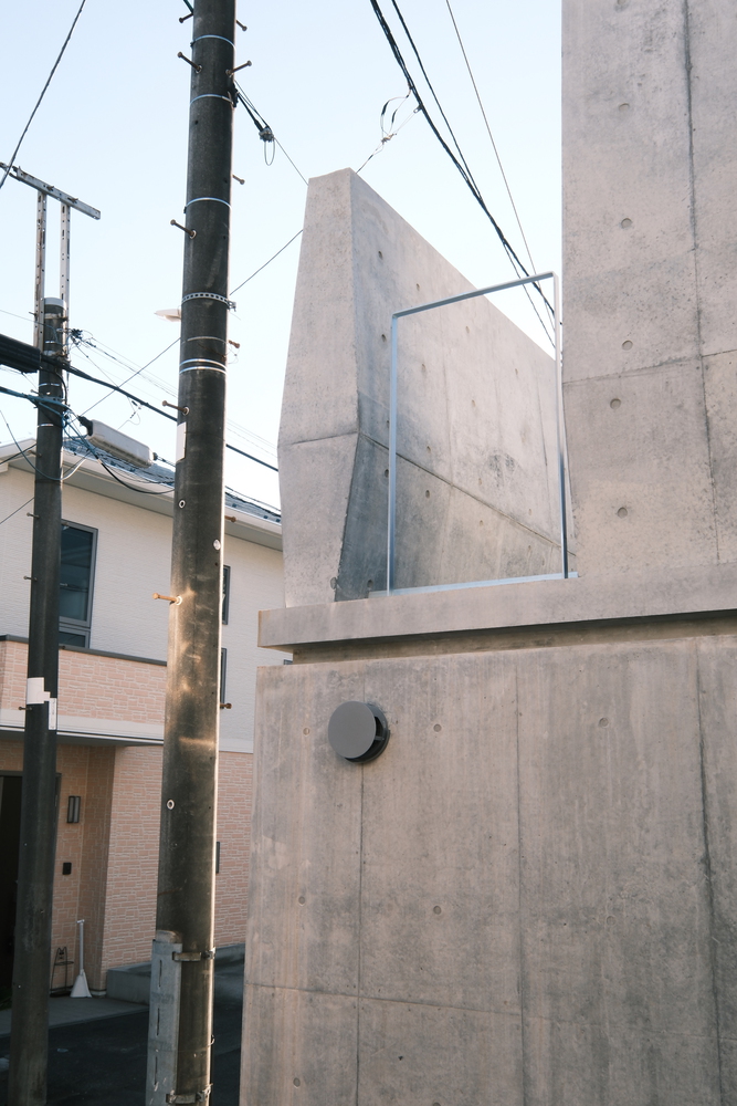 混凝土与木材交织的独特神秘体验静谧栖居的住宅设计