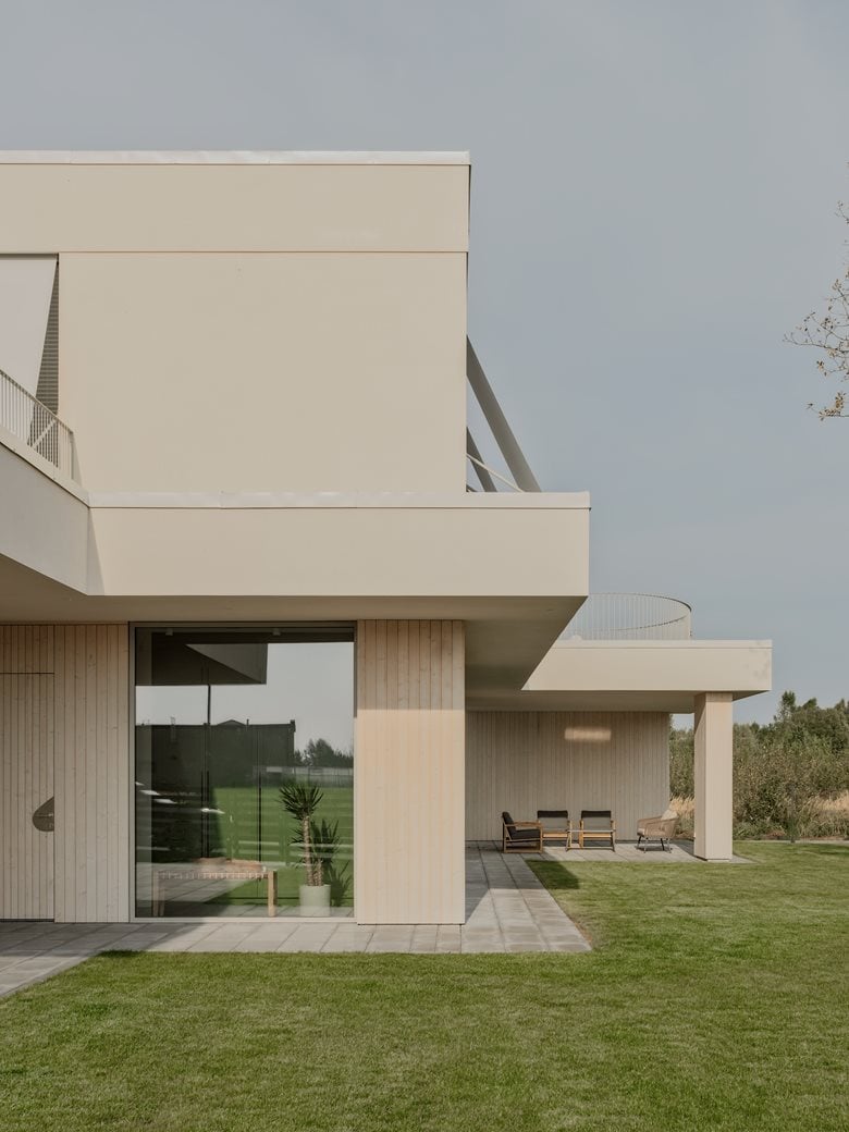 白桦林花园中的节能美学细节之处见匠心的度假屋设计