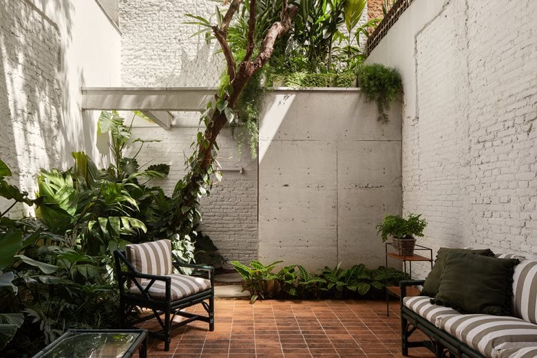 唤醒情感记忆重塑宁静生活简约质朴的别墅改造设计