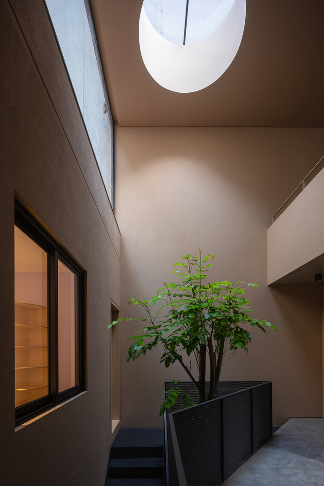 城市小巷夹缝中的山谷秘境承载亲情时光的别墅设计