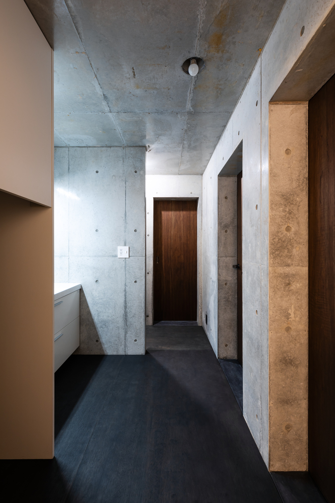 混凝土与木材交织的独特神秘体验静谧栖居的住宅设计