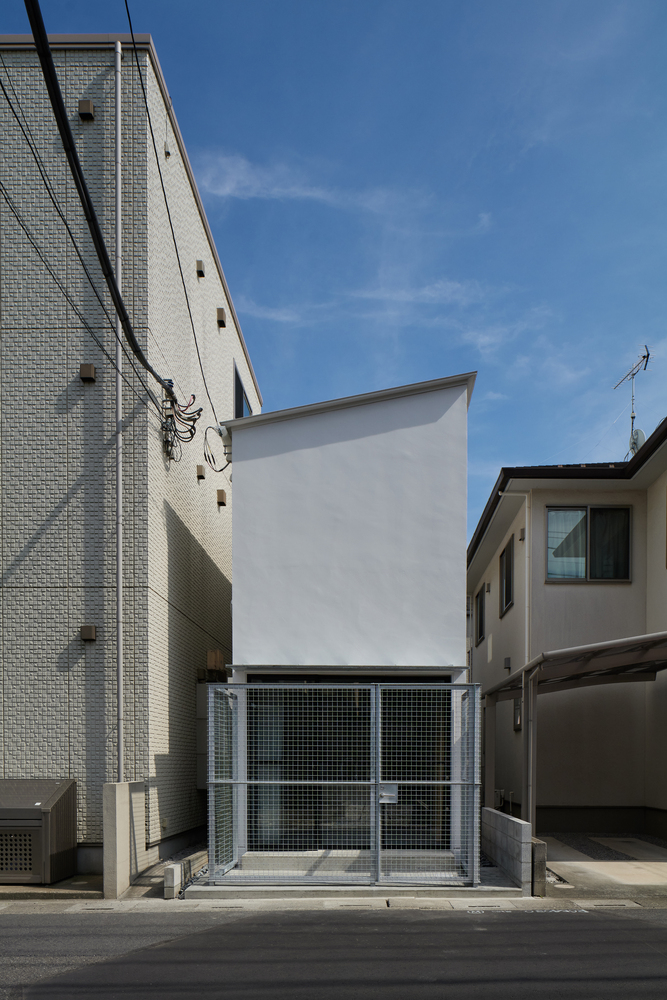 探秘隐居住宅设计 2.5 米窄地空间魔法楼梯串联别样生活