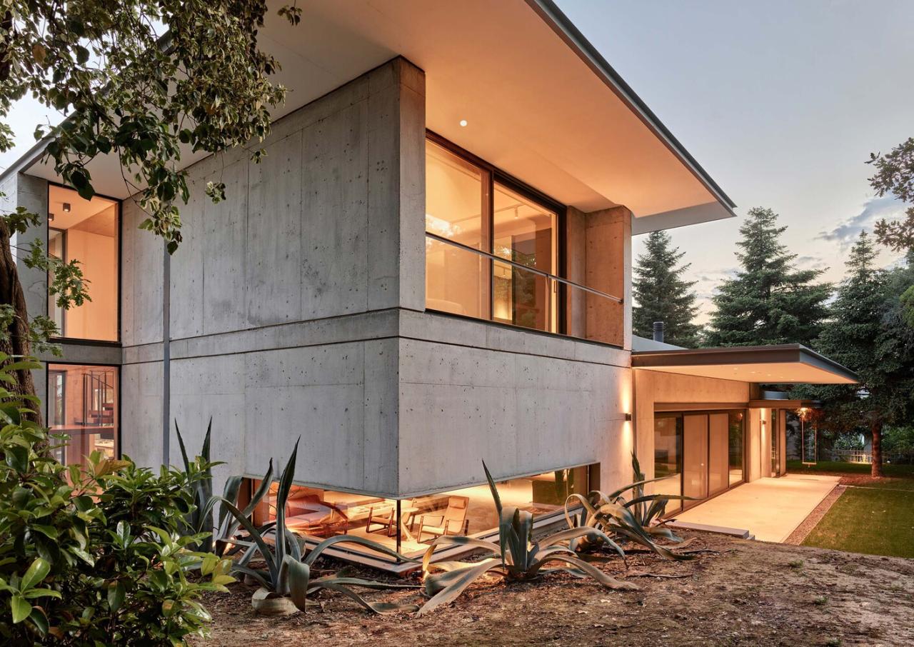 森林流经的房子混凝土和玻璃相结合度假别墅设计