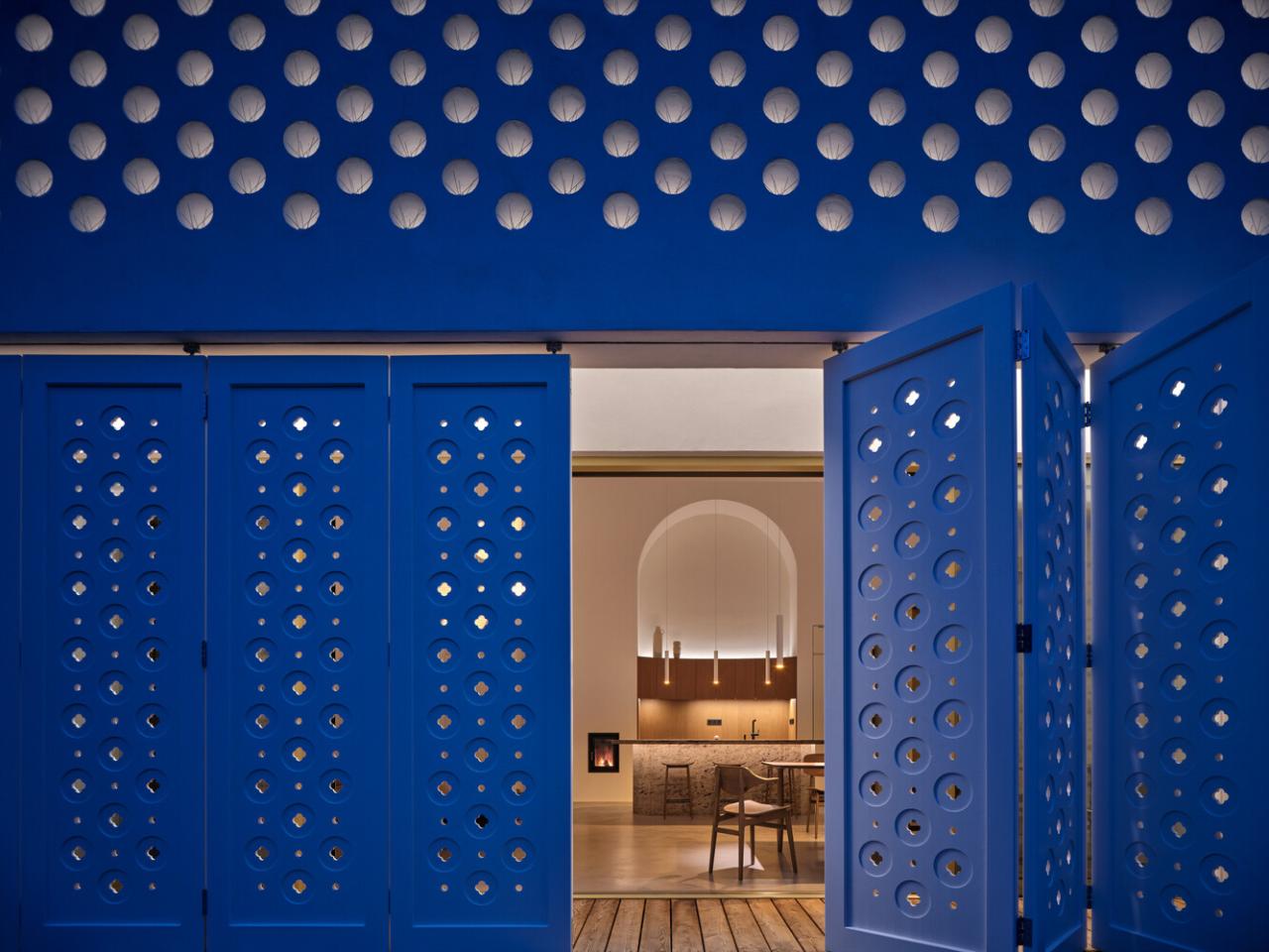 寻迹历史与自然致敬巴洛克与宗教灵感的神圣氛围住宅设计