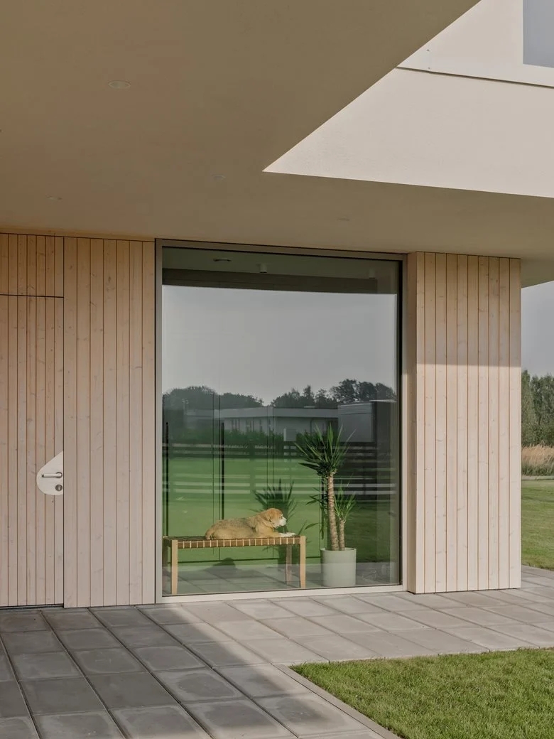 白桦林花园中的节能美学细节之处见匠心的度假屋设计