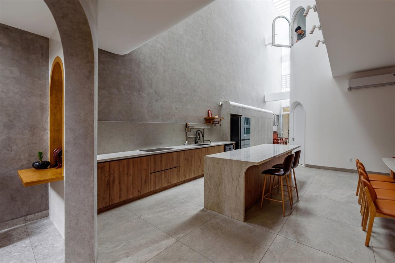 回归老街区的温暖森林露营灵感下的暮年居所别墅设计