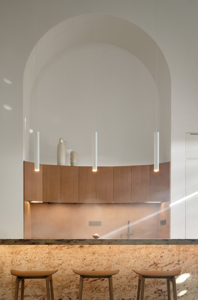 寻迹历史与自然致敬巴洛克与宗教灵感的神圣氛围住宅设计