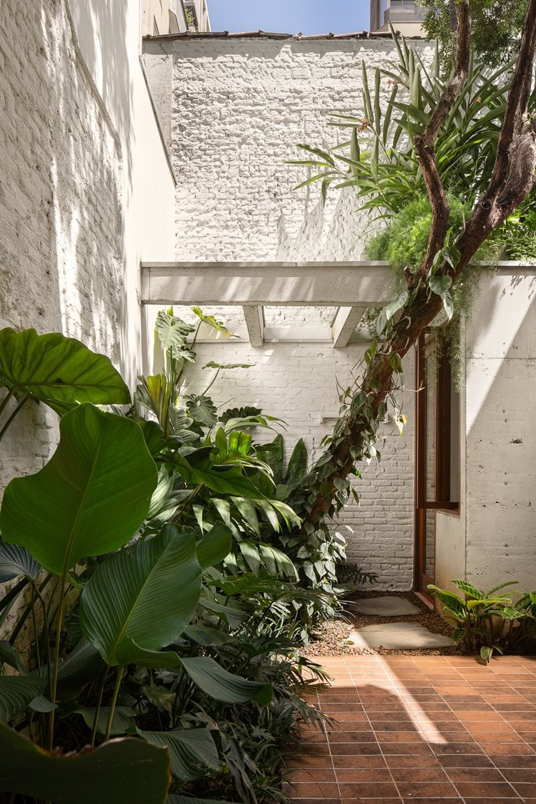 唤醒情感记忆重塑宁静生活简约质朴的别墅改造设计