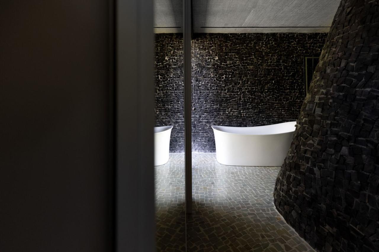 山脉与森林间的静谧自然与诗意的栖息度假别墅设计