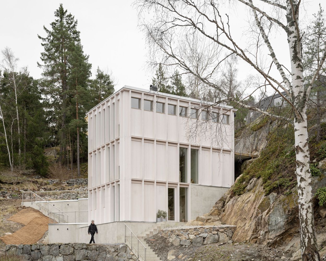 海峡边建筑奇迹挑战地形打造绝美视野的木质别墅设计