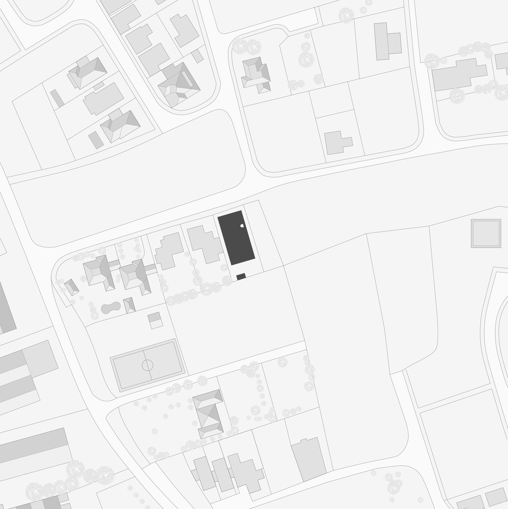 雕塑般裸露混凝土贯穿整个狭长矩形的平房设计