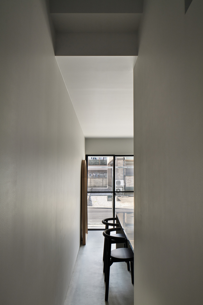 探秘隐居住宅设计 2.5 米窄地空间魔法楼梯串联别样生活