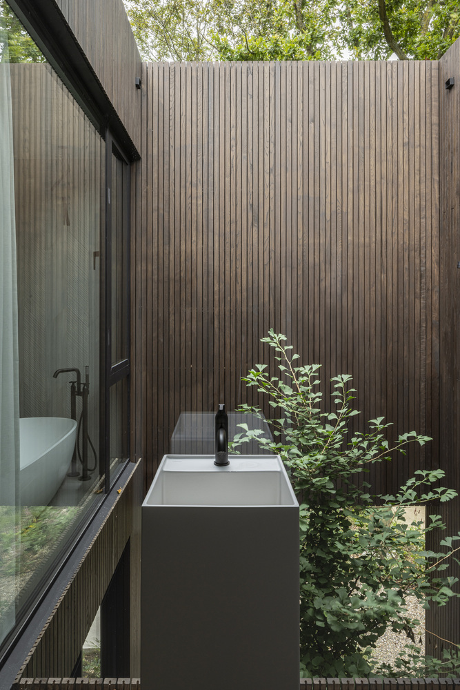 邂逅荷兰海岸隐匿别墅：一场自然、建筑与艺术的盛宴设计