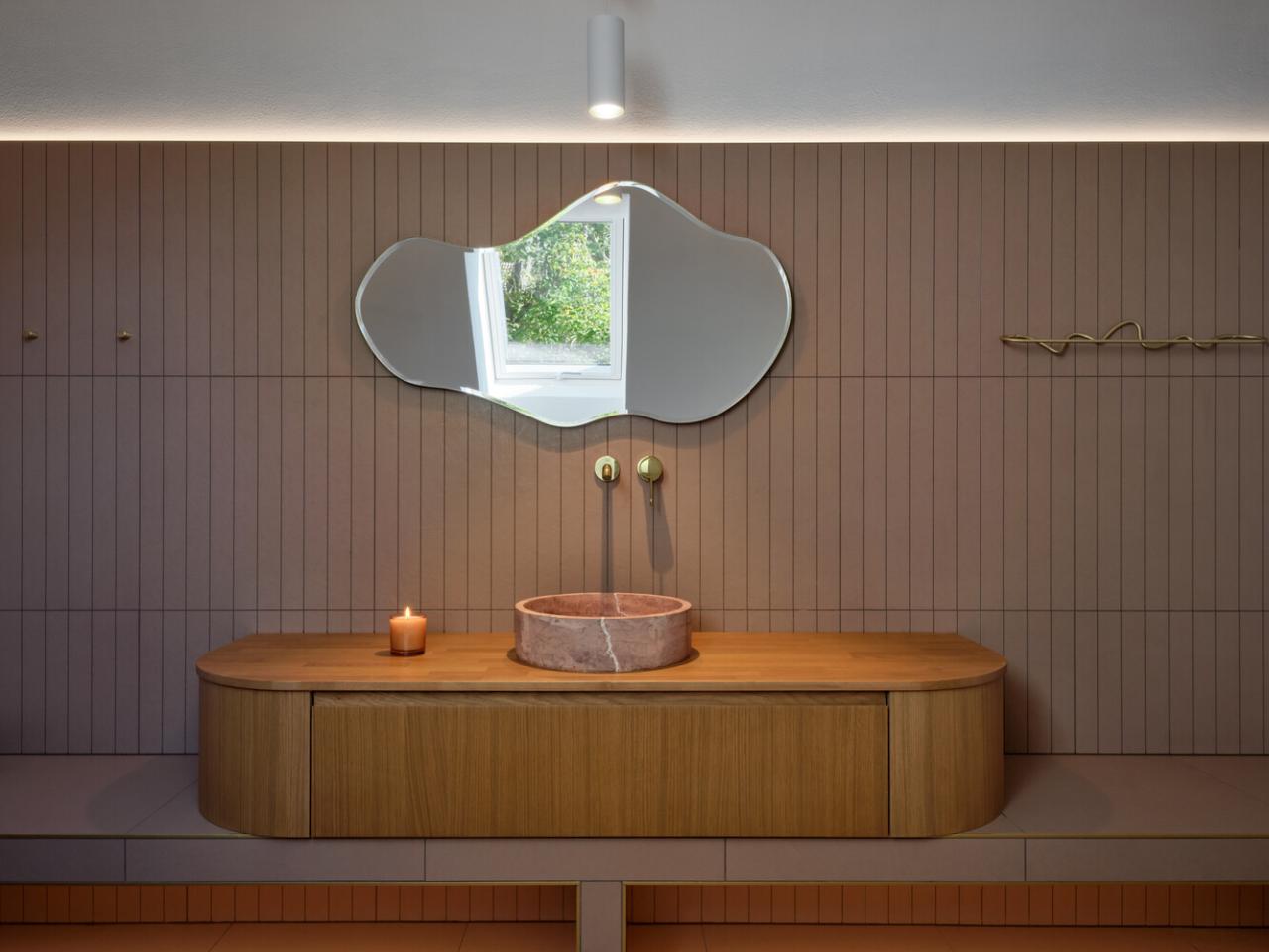 寻迹历史与自然致敬巴洛克与宗教灵感的神圣氛围住宅设计