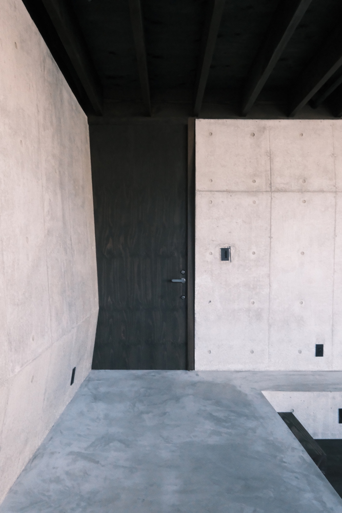 混凝土与木材交织的独特神秘体验静谧栖居的住宅设计